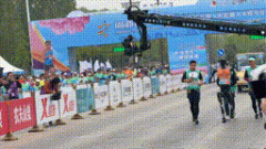 杠杆德信嘉诚官方网站 冲线！“天工”夺得全球首个人形机器人半马冠军